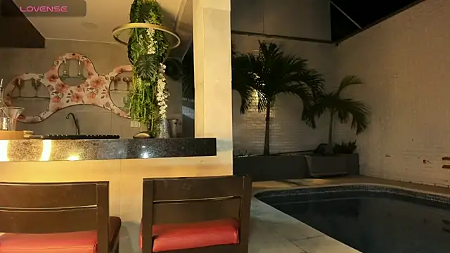 Maxim-Walker online show from 10.17.25