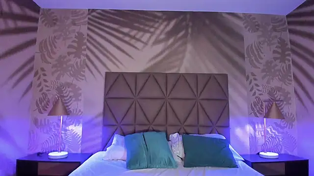 Maxim-Walker online show from 11.13.25