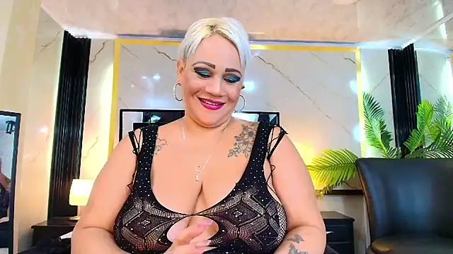 Snapshot of GianellaCox_ chatting on 01.22.25 GianellaCox online show from 01.22.25