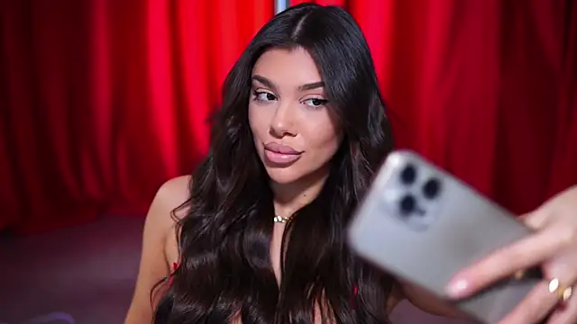 Snapshot of NatyDesiree chatting on 01.26.25 NatyDesiree online show from 01.26.25