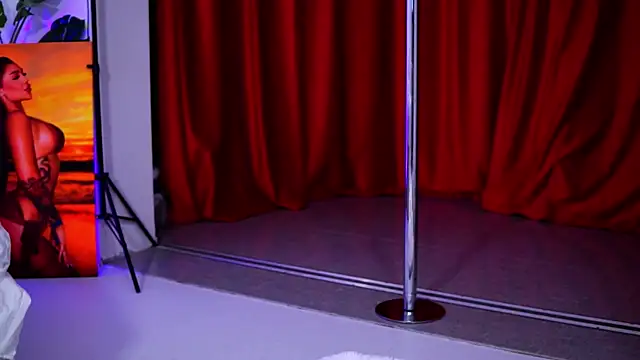 Snapshot of NatyDesiree chatting on 12.03.25 NatyDesiree online show from 12.03.25