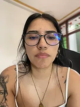 Snapshot of SaritaHot_69 chatting on 12.11.24 SaritaHot 69 online show from 12.11.24