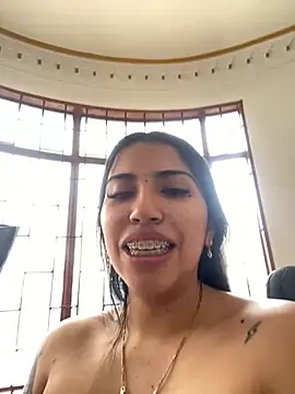 Snapshot of SaritaHot_69 chatting on 12.28.24 SaritaHot 69 online show from 12.28.24