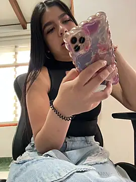 Snapshot of SaritaHot_69 chatting on 02.14.25 SaritaHot 69 online show from 02.14.25