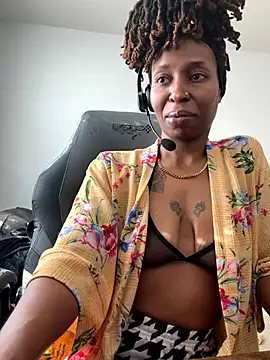 LeyaHoneybuns online show from 01.07.26