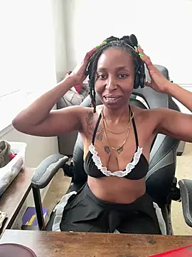 LeyaHoneybuns online show from 02.11.26