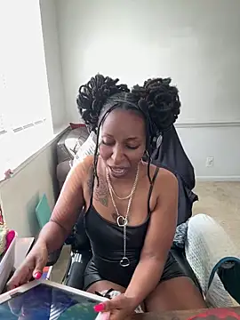 LeyaHoneybuns online show from 04.07.26