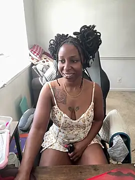 LeyaHoneybuns online show from 04.08.26