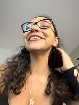 uniquerossie online show from 02.18.26