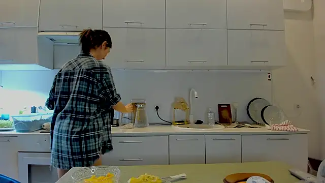 crystalnut online show from 12.04.25