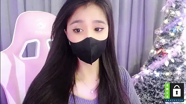 Snapshot of San___San chatting on 12.15.24 San San online show from 12.15.24