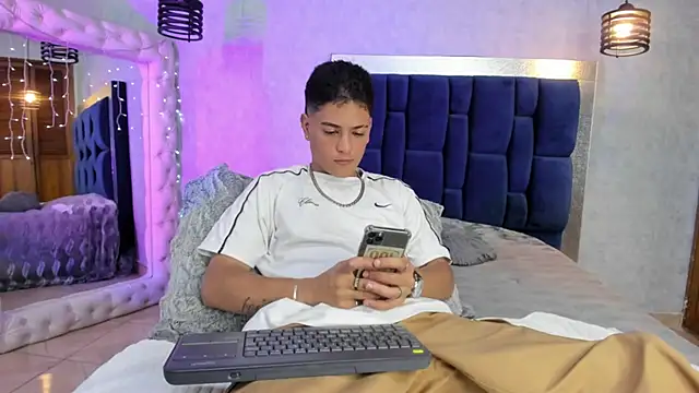 Snapshot of Levy_Steve chatting on 12.14.25 Levy Steve online show from 12.14.25