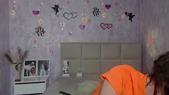 KaraCriegs online show from 02.15.25