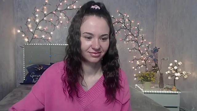 Snapshot of KaraCriegs chatting on 04.19.26 KaraCriegs online show from 04.19.26