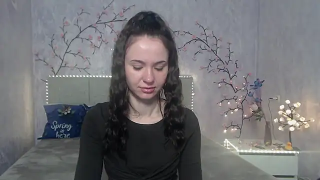 Snapshot of KaraCriegs chatting on 04.22.26 KaraCriegs online show from 04.22.26
