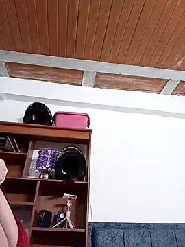 Iris love18 online show from 10.28.25