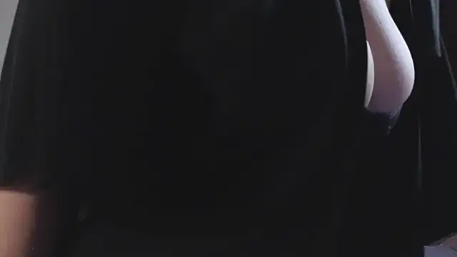 Laura Karamazov online show from 10.22.25