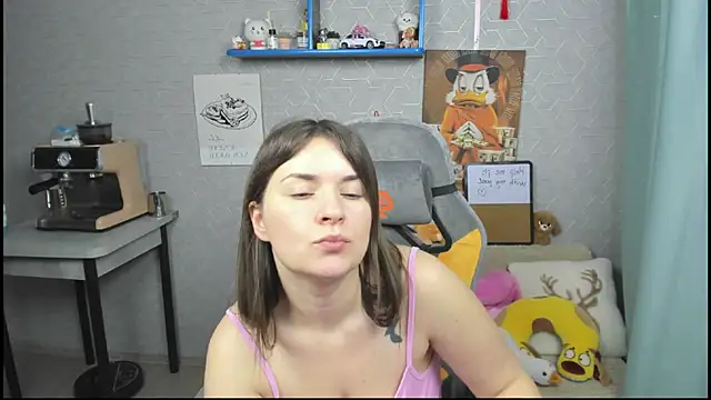 Snapshot of LineraPitts chatting on 04.29.26 LineraPitts online show from 04.29.26