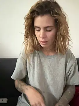 EmiliaCatalina online show from 02.07.26