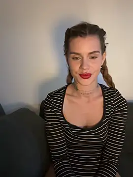 EmiliaCatalina online show from 02.15.26