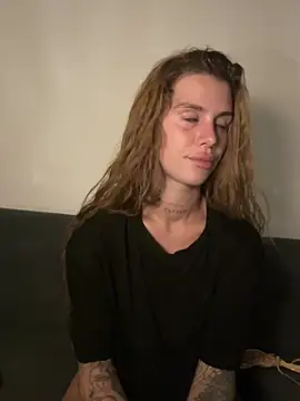 EmiliaCatalina online show from 03.03.26