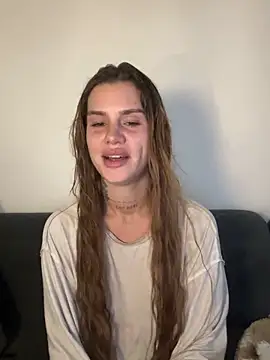 EmiliaCatalina online show from 04.07.26