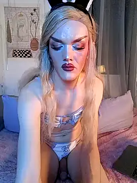 Snapshot of LillyAmore chatting on 12.29.24 LillyAmore online show from 12.29.24