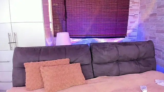 Snapshot of cinnamon_kyla chatting on 02.14.25 cinnamon kyla online show from 02.14.25