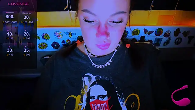 EllieOz online show from 03.22.25