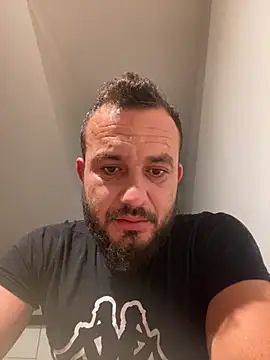 Snapshot of cosmin9000 chatting on 10.04.25 cosmin9000 online show from 10.04.25