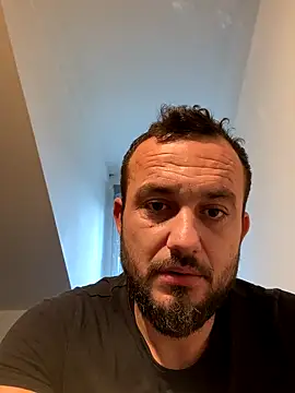 Snapshot of cosmin9000 chatting on 10.19.25 cosmin9000 online show from 10.19.25