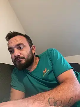 Snapshot of cosmin9000 chatting on 10.25.25 cosmin9000 online show from 10.25.25