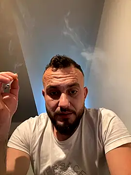 Snapshot of cosmin9000 chatting on 11.09.25 cosmin9000 online show from 11.09.25