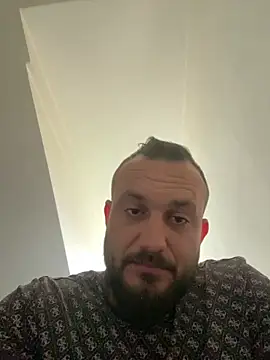 Snapshot of cosmin9000 chatting on 05.17.26 cosmin9000 online show from 05.17.26