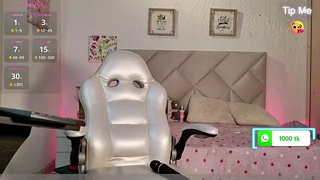 Snapshot of yuliana_millerr chatting on 10.19.25 yuliana millerr online show from 10.19.25