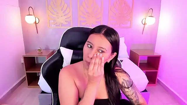 Snapshot of majo_rosse_ chatting on 09.23.25 majo rosse online show from 09.23.25