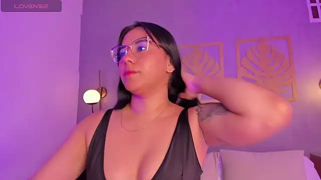 Snapshot of majo_rosse_ chatting on 05.16.26 majo rosse online show from 05.16.26