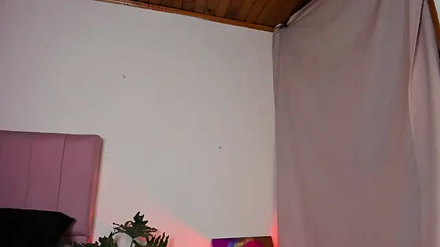 Snapshot of roselinedior chatting on 12.26.24 roselinedior online show from 12.26.24