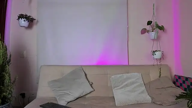 Snapshot of roselinedior chatting on 02.03.25 roselinedior online show from 02.03.25