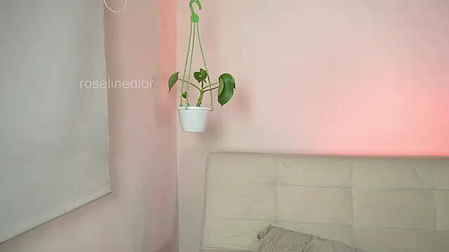 Snapshot of roselinedior chatting on 03.21.25 roselinedior online show from 03.21.25