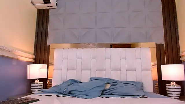 VeronicaRobles online show from 03.18.25