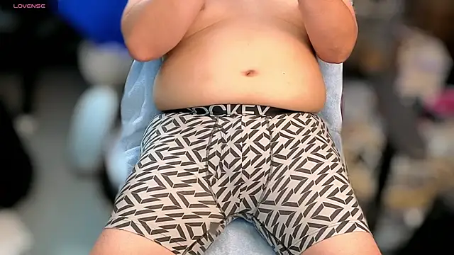 Snapshot of azndadman chatting on 09.23.25 azndadman online show from 09.23.25