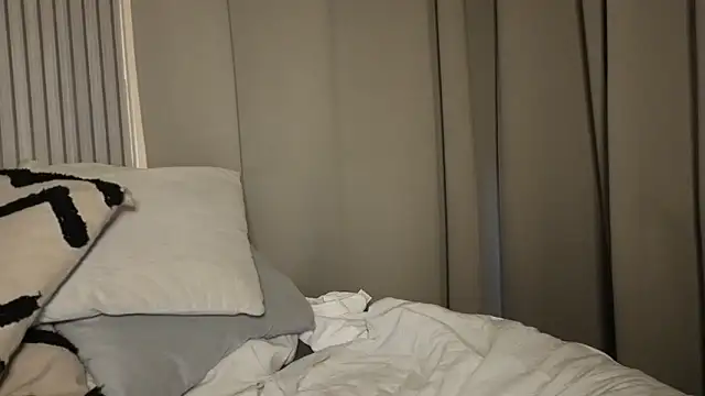 Sweetninaaa online show from 10.17.25