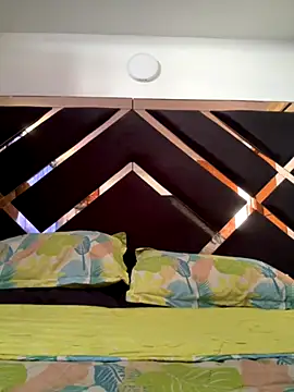 emmyjhonson07 online show from 09.11.25