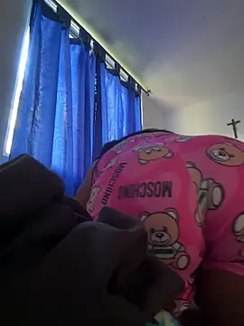 emmyjhonson07 online show from 10.16.25