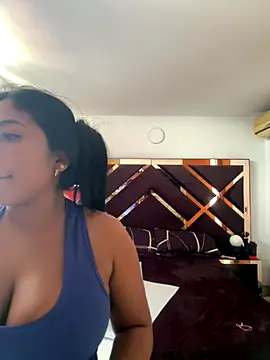 emmyjhonson07 online show from 12.04.25