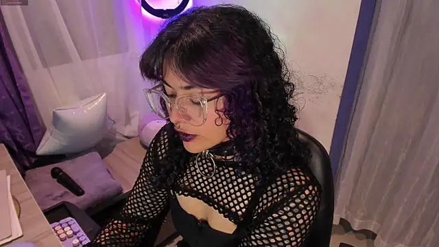 Snapshot of witchviolet chatting on 01.16.25 witchviolet online show from 01.16.25