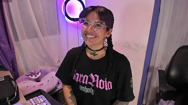 Snapshot of witchviolet chatting on 01.20.25 witchviolet online show from 01.20.25