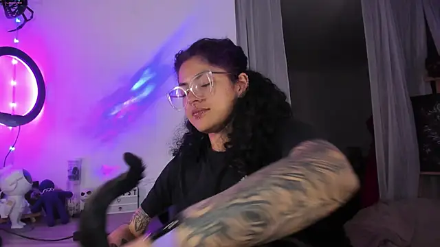 Snapshot of witchviolet chatting on 02.19.25 witchviolet online show from 02.19.25