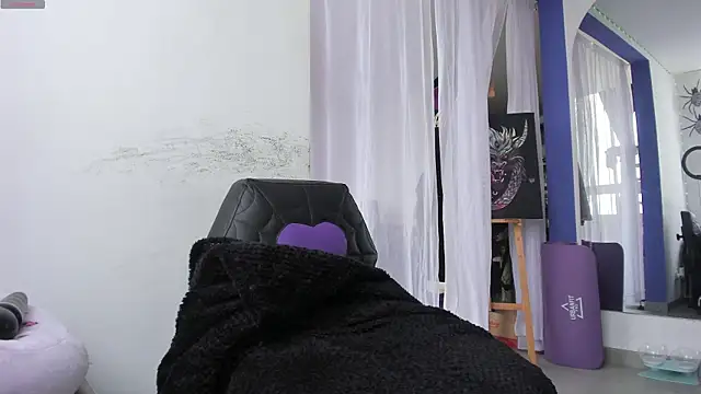 Snapshot of witchviolet chatting on 03.09.25 witchviolet online show from 03.09.25